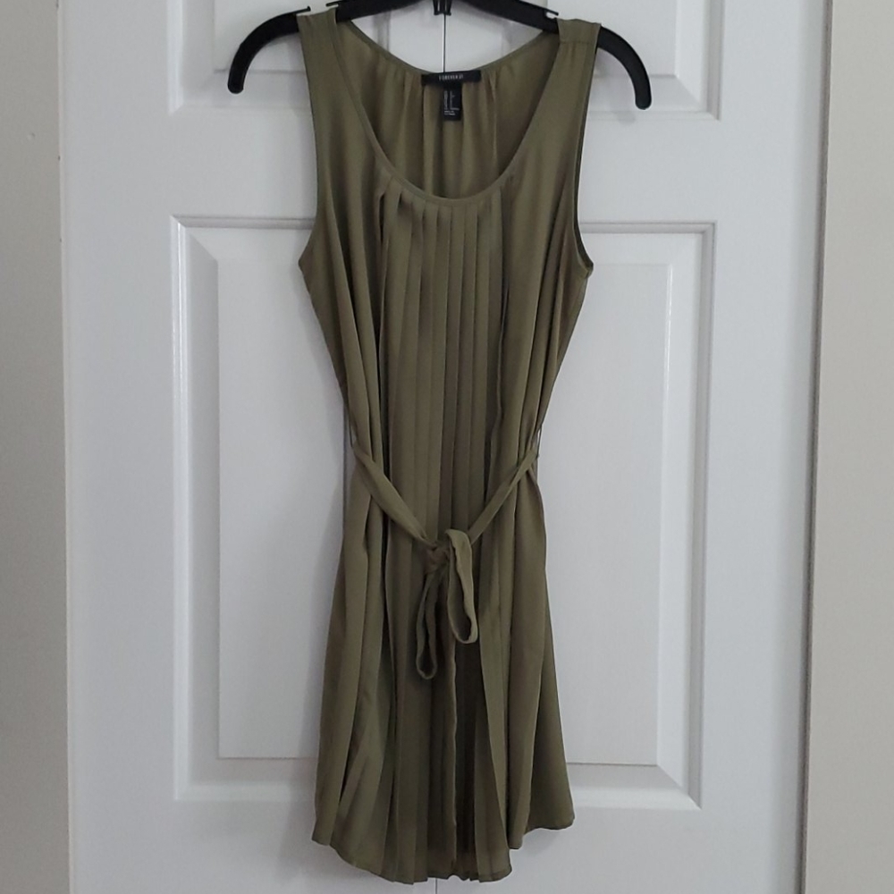 NWOT Women's Cute Forever 21 Chiffon Pleated Dress Small